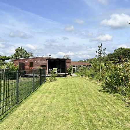 Villa Vrijstaand Chalet Met Veel Buitenruimte En Veranda Zuid-Scharwoude Exterior foto